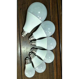 LED球泡家用恒流超亮節(jié)能燈泡