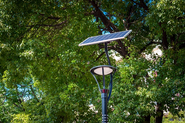 Reasons For The Popularity Of Solar Spot Lights In Schools