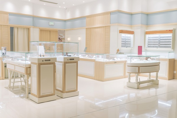 Considerations for Spotlights in Jewelry Store Display Cabinets