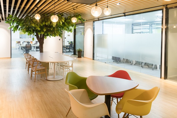 LED办公室长条简约吊灯：打造高效舒适的办公环境