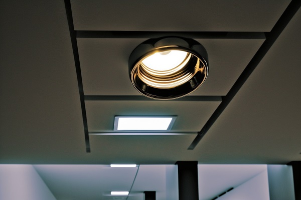 美观实用的办公照明设备中空圆形办公灯