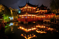 What Kind of Decoration Styles Match with Chinese- Style Garden Light?