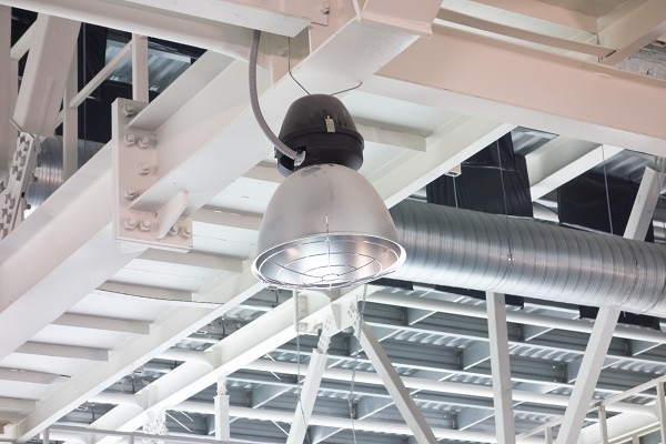 體育娛樂場所 LED 工礦燈照亮活力空間