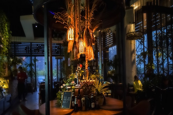 玫瑰花燈：靈動的花瓣之光
