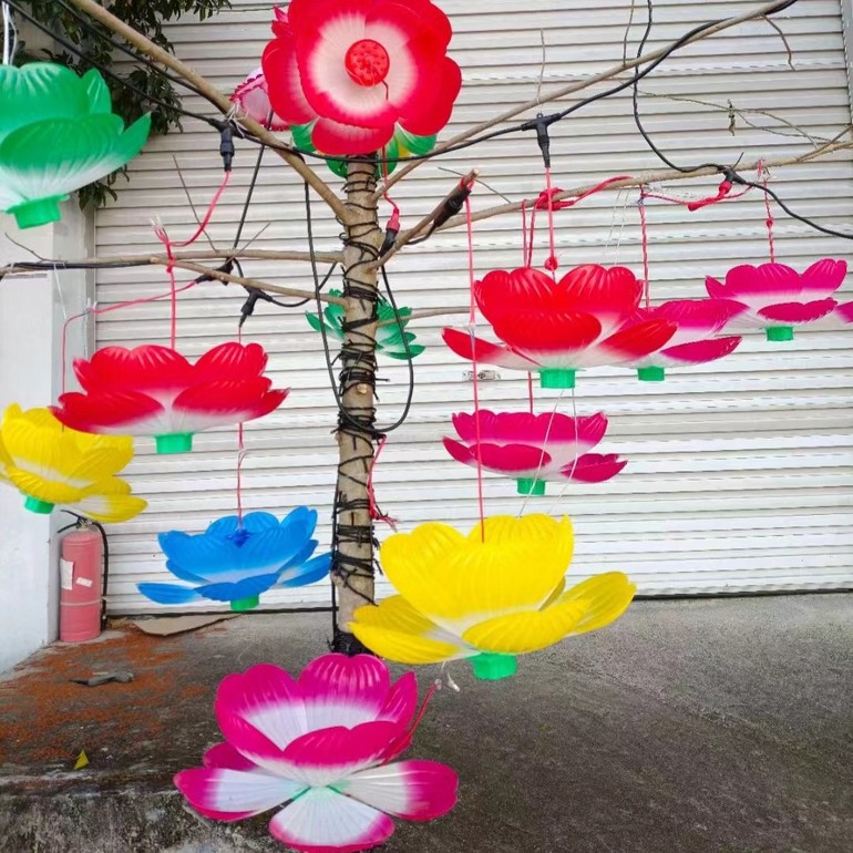 喜庆莲花灯多彩装饰