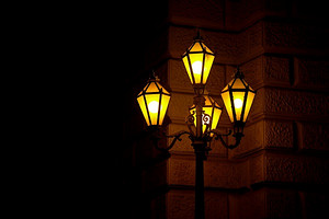 黑色高亮路灯点亮城市夜景的理想选择