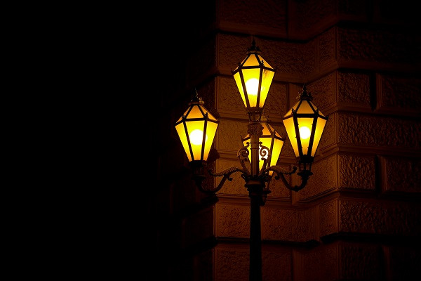 黑色高亮路燈點亮城市夜景的理想選擇