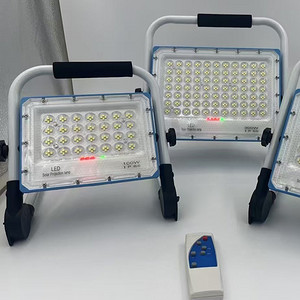 Portable floodlights