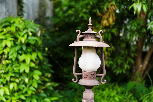 如何在花园中安装LED庭院灯？