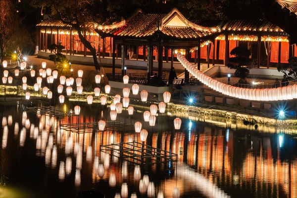 How to Install Lanterns to Enhance the Festive Atmosphere?