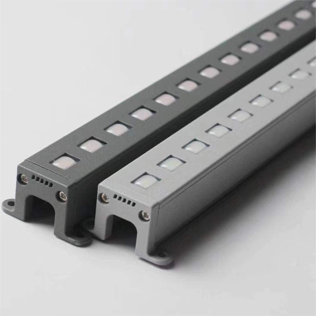 Outdoor linear LED wall wash light