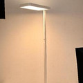 Full-spectrum eye-friendly floor lamp