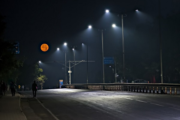 6米路燈超亮款：照亮城市的夜晚