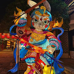 Large-scale traditional colorful folk lanterns