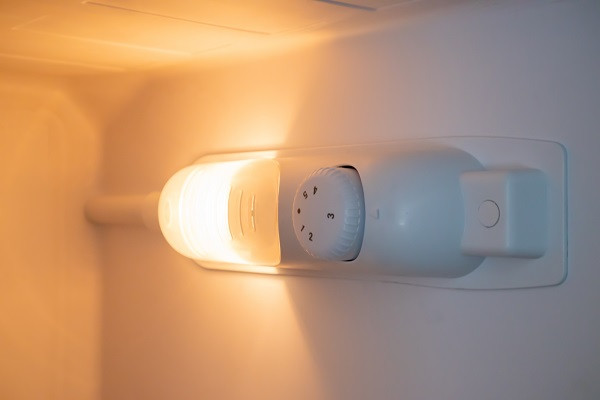 防爆裂呂殼電源：安全照明的守護(hù)者