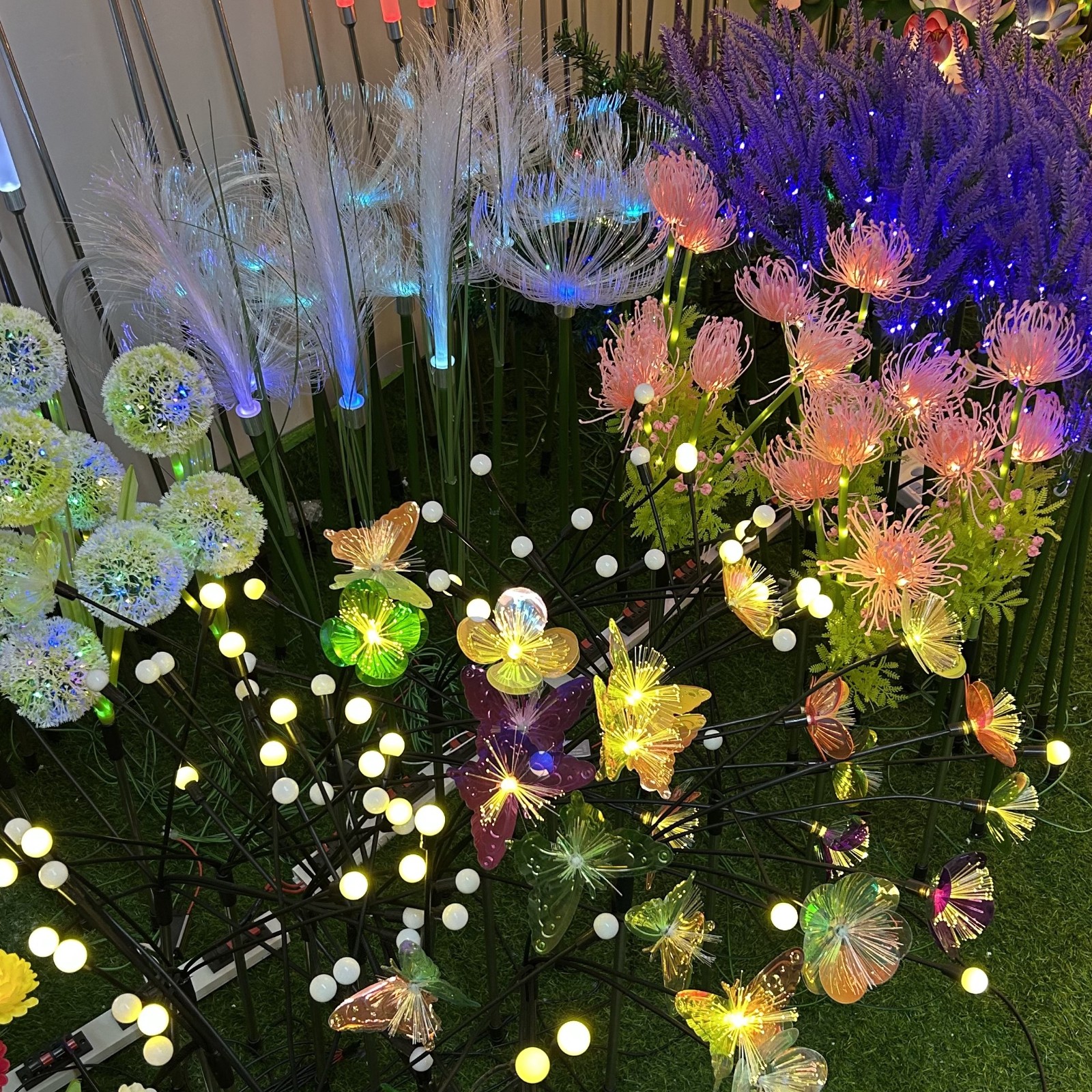 LED太阳能户外庭院仿真花草坪插地灯.jpg
