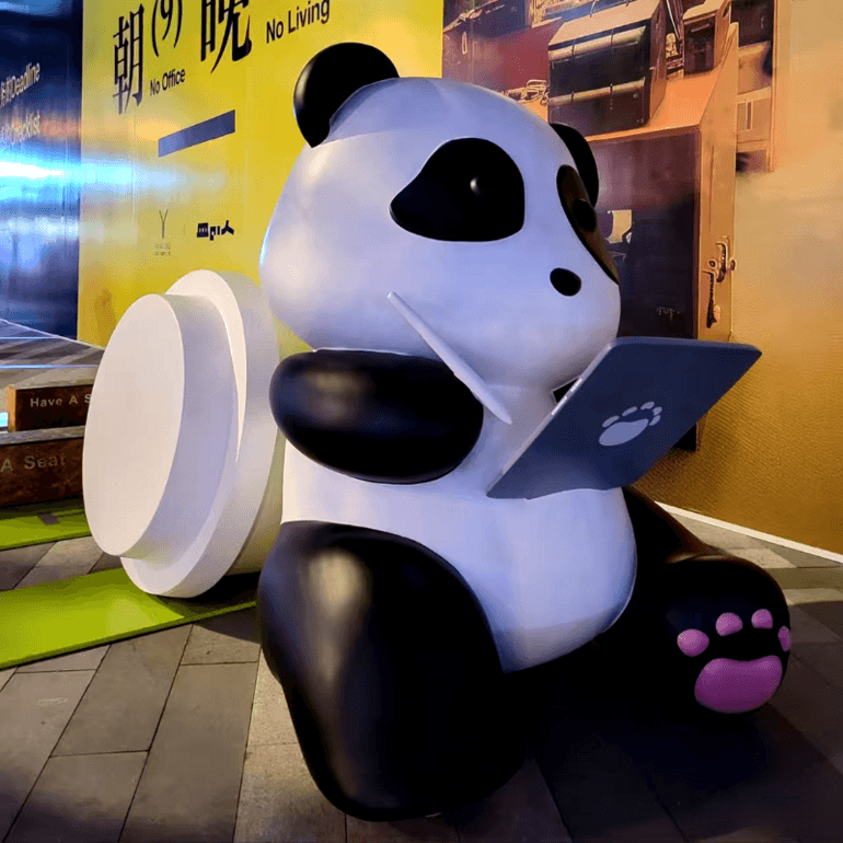 联球小熊猫品茶商业网红拍照打卡不锈钢景观雕塑