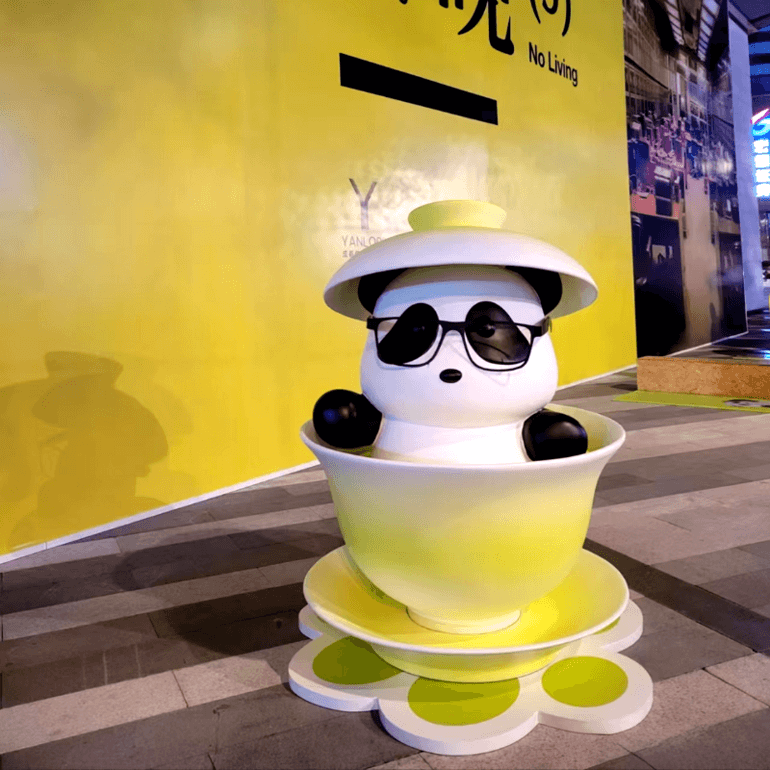 联球小熊猫品茶商业网红拍照打卡不锈钢景观雕塑