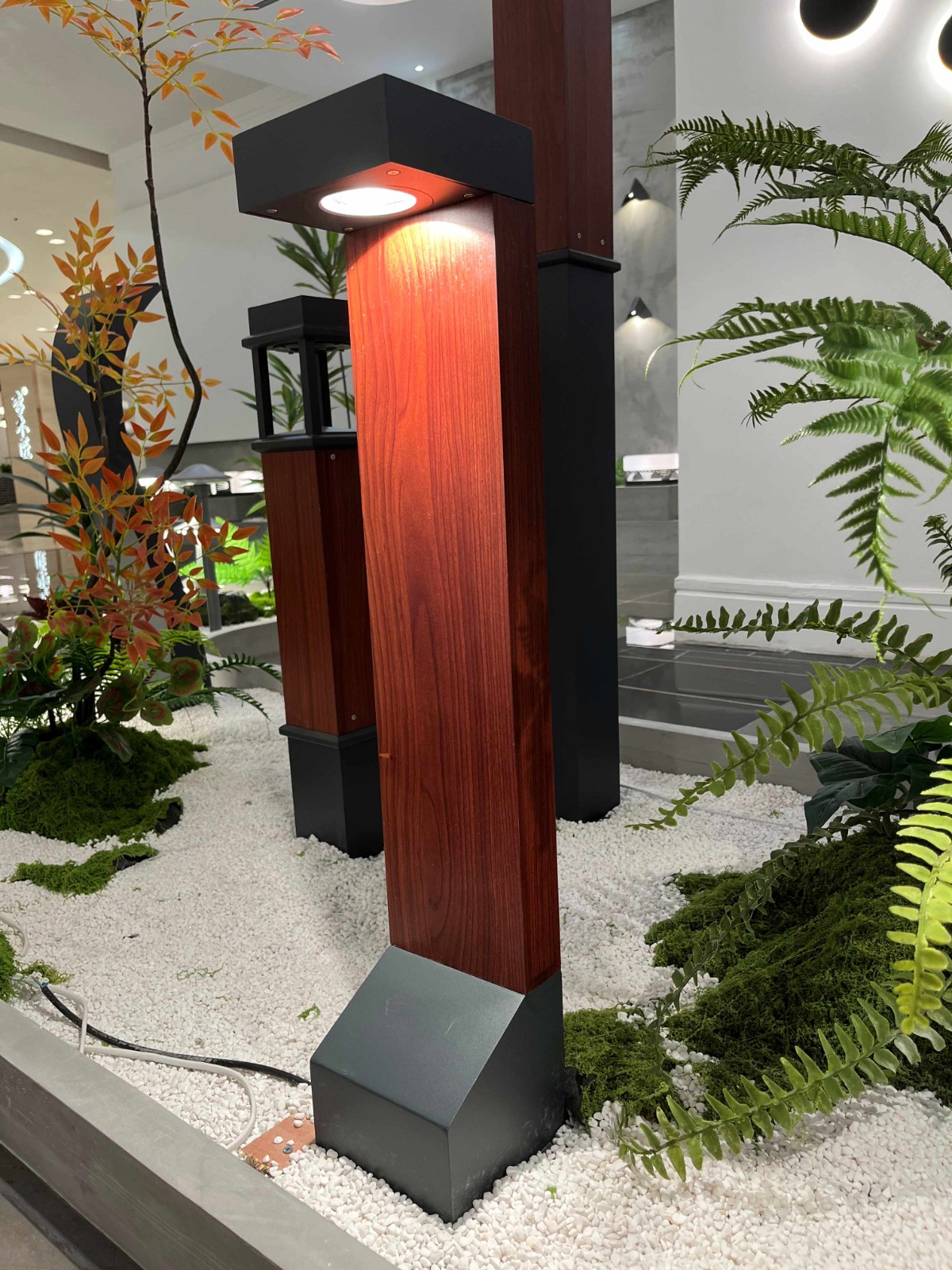 产品3现代简约防水草坪灯.jpg