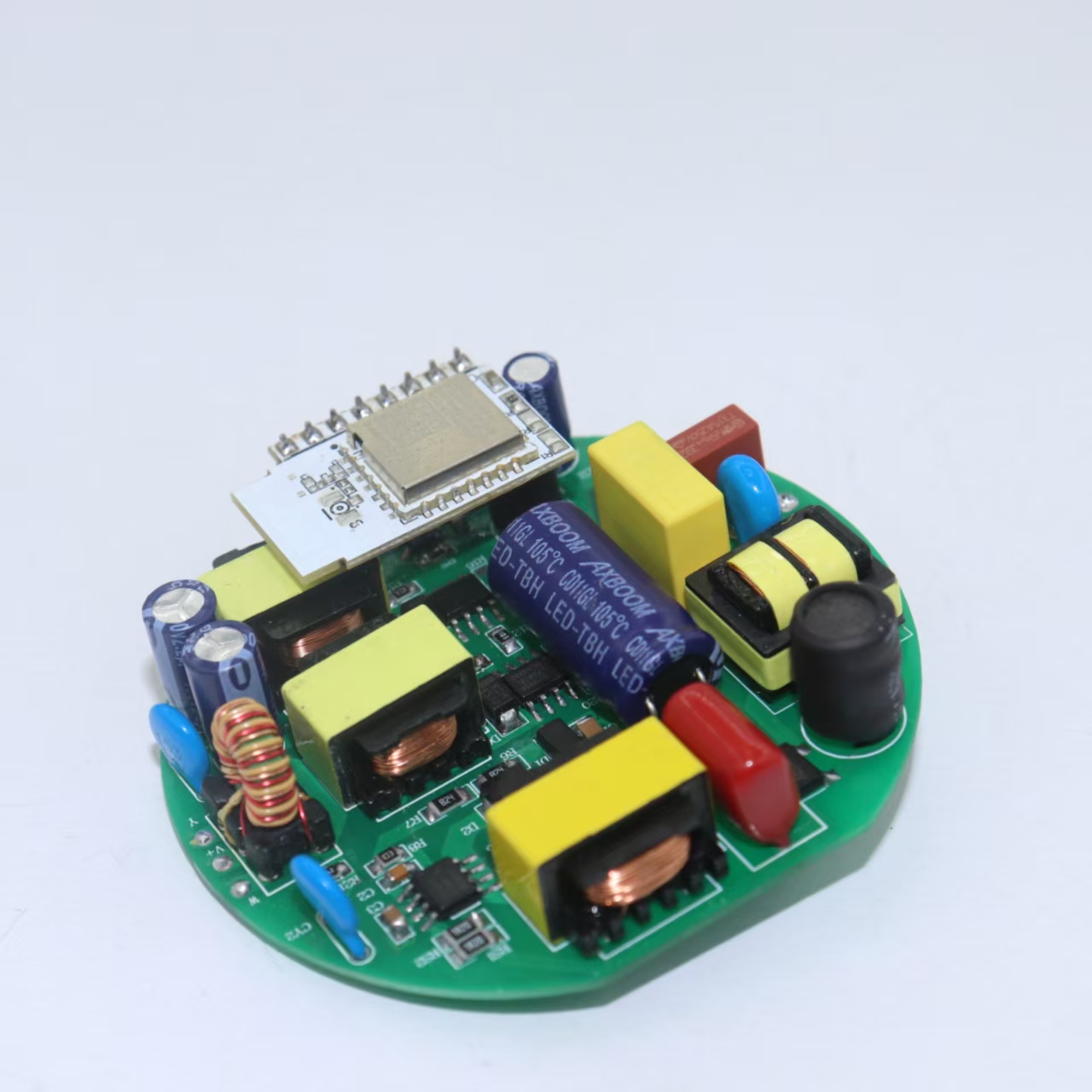LED driver power isolated high PF without flicker