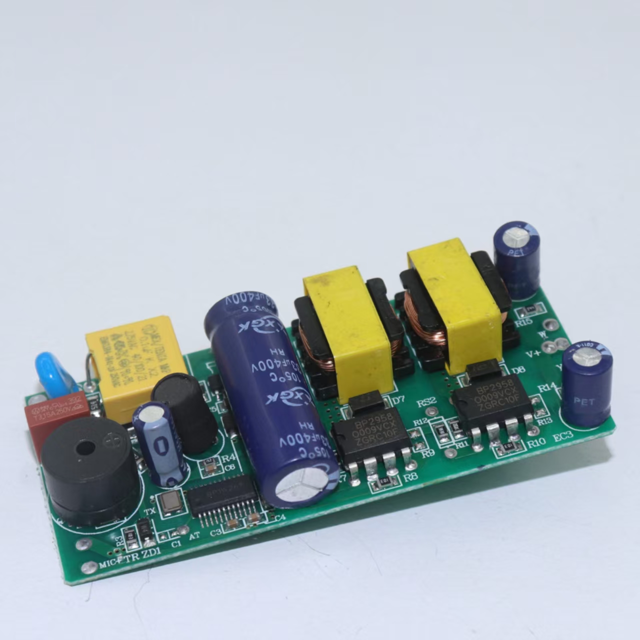 Non flicker wide voltage LED driver power supply
