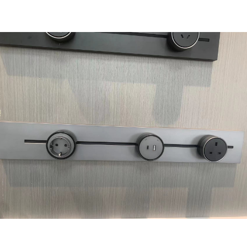 Mobile track slide socket