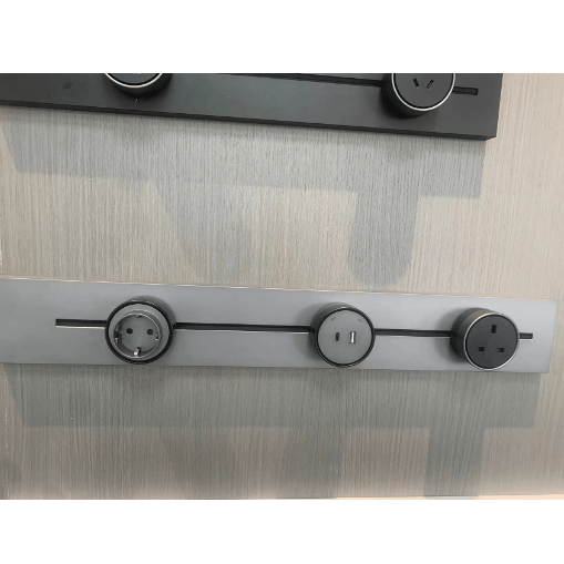 Mobile track slide socket