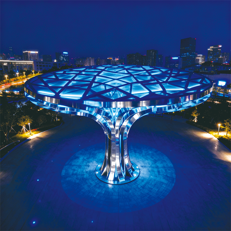 树形景观灯 —— 夜间蓝光艺术装置，镂空伞状结构，适合城市繁华