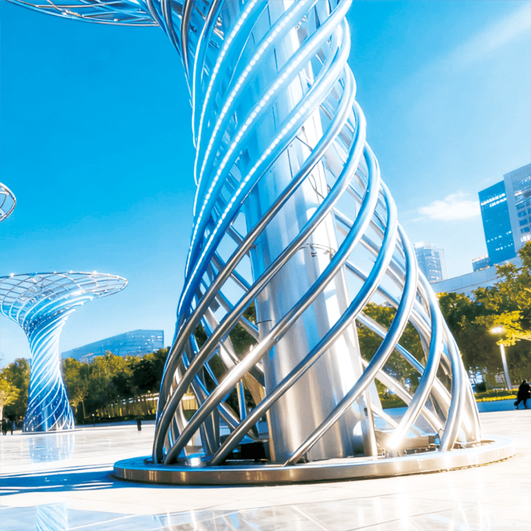 “蓝光伞阵” 景观金属螺旋交织冷冽灯光成广场地标与网红打卡爆