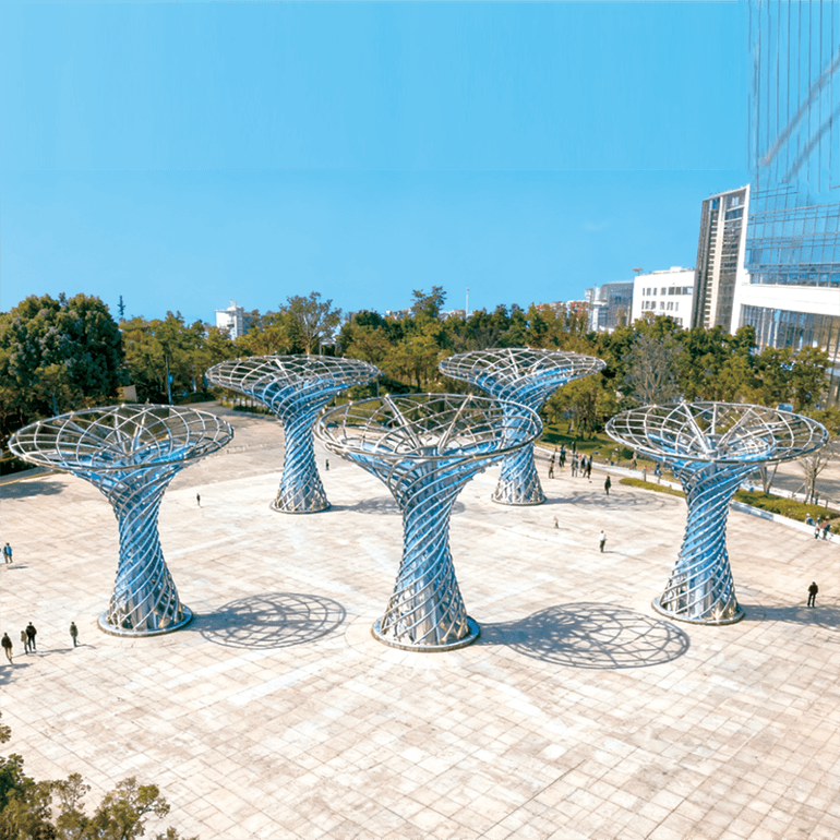 “蓝光伞阵” 景观金属螺旋交织冷冽灯光成广场地标与网红打卡爆