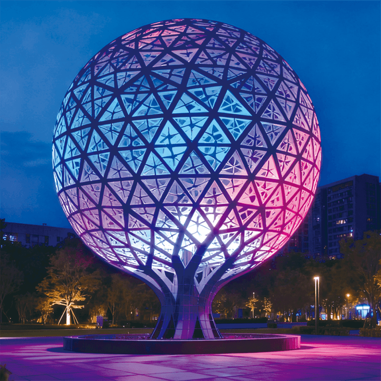 独特的树形底座与七彩镂空球很好融合适合公园、商业广场游乐场等