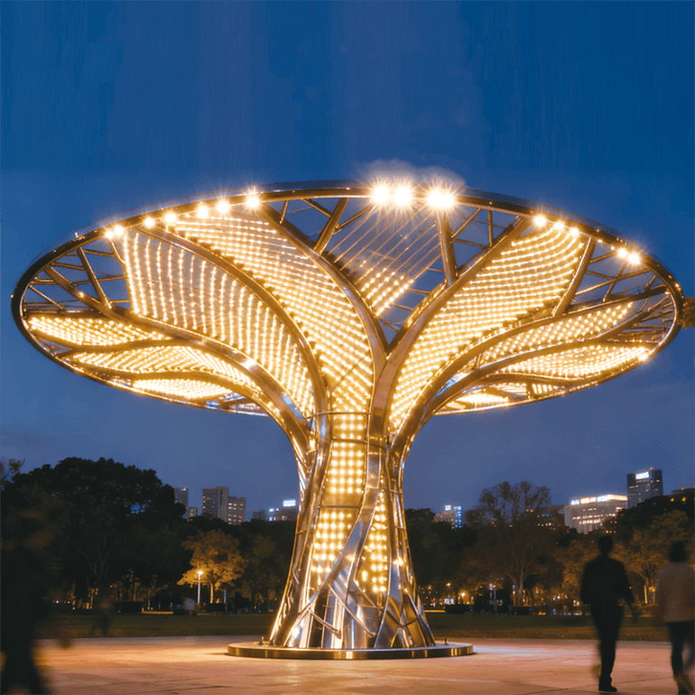 城市中央彩虹之树，夜晚是城市地标级光影秀，白天是工业风艺术雕