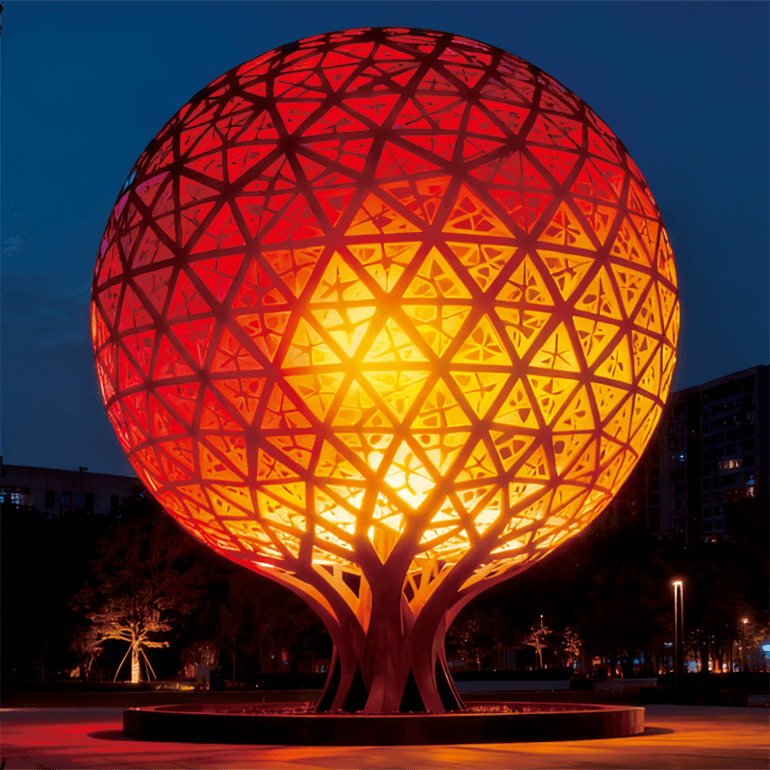 独特的树形底座与七彩镂空球很好融合适合公园、商业广场游乐场等