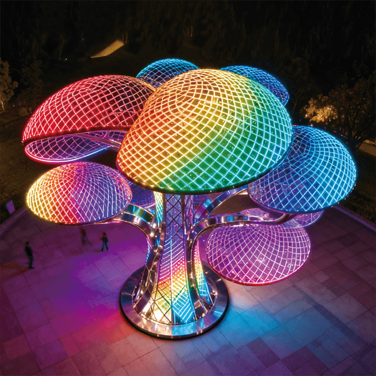梦幻七彩生命之树景观灯，以多伞状镂空结构搭配彩虹渐变灯光