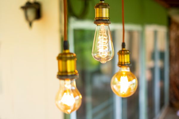 Introduction to the Features and Advantages of LED White Column Bulbs