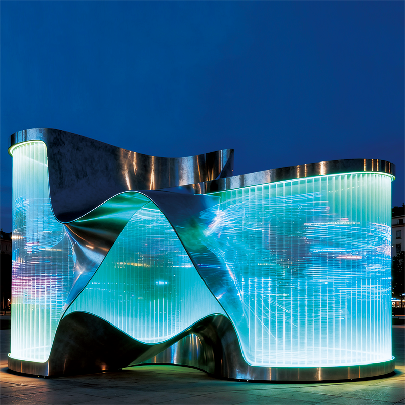 棱光织境景观装置，适合城市商业中心广场、艺术园区或文创街区