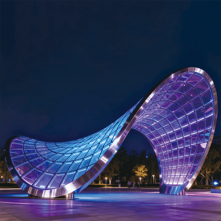 炫彩无限桥景观装置，适合城市地标性广场、艺术园区或创意街区