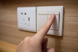 Simple Household Single-Pole Switches Make Lighting Control More Convenient