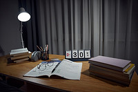 笔筒风扇台灯：创意功能融合的多功能灯具艺术