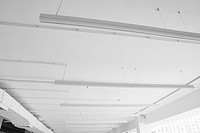 办公简约线条灯：勾勒现代办公空间