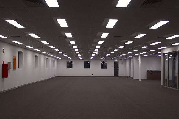 办公司深孔筒灯：深邃光影的办公点缀
