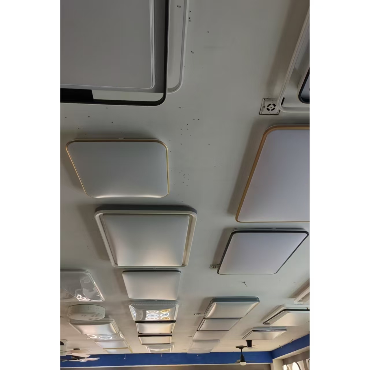 Full-spectrum eye-friendly high-brightness ceiling lamp