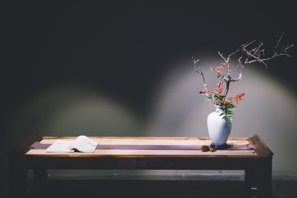 The Smart Voice-control Vase Light Integrates Aesthetics and Technology
