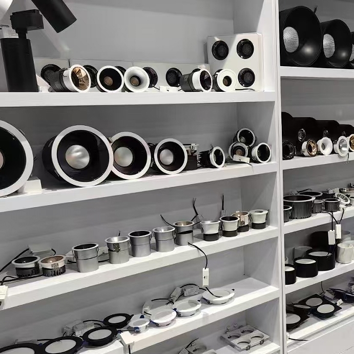 防眩式嵌入式智能射灯