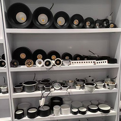 明装免开孔展柜射灯