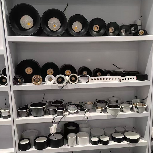 明装免开孔展柜射灯