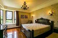 How Do Classical Tiffany-Style Bedroom Chandeliers Match Bedrooms?