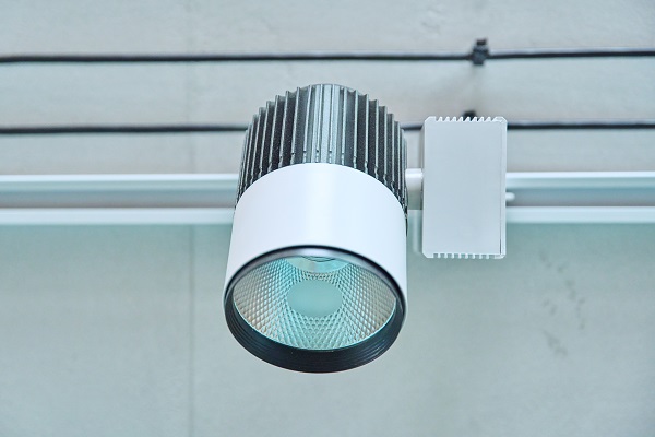 LED防雨电源：户外照明的安全卫士