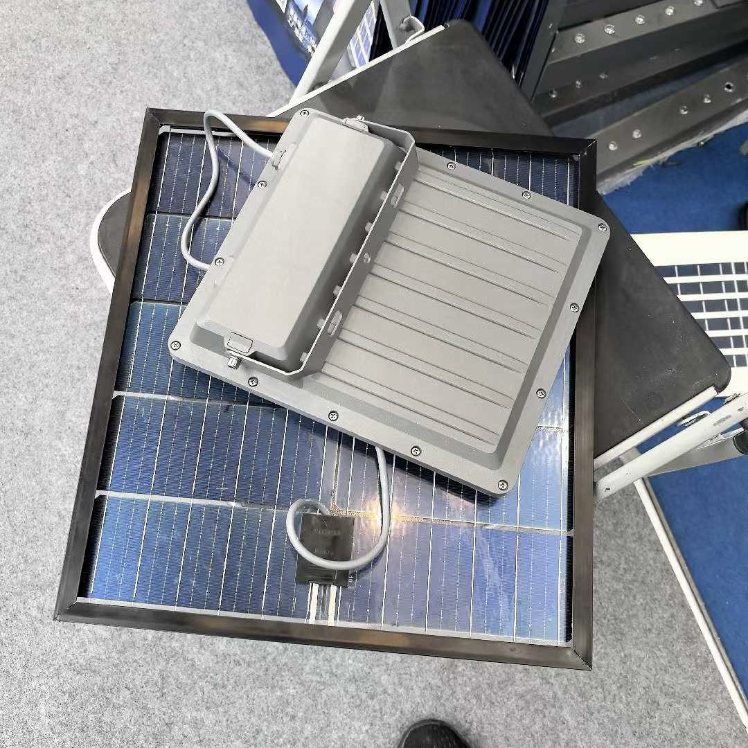 LED solar floodlight