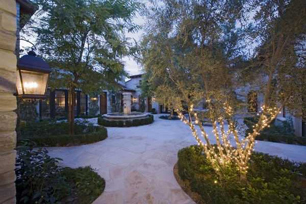 简约四方庭院灯：提升户外空间的气质